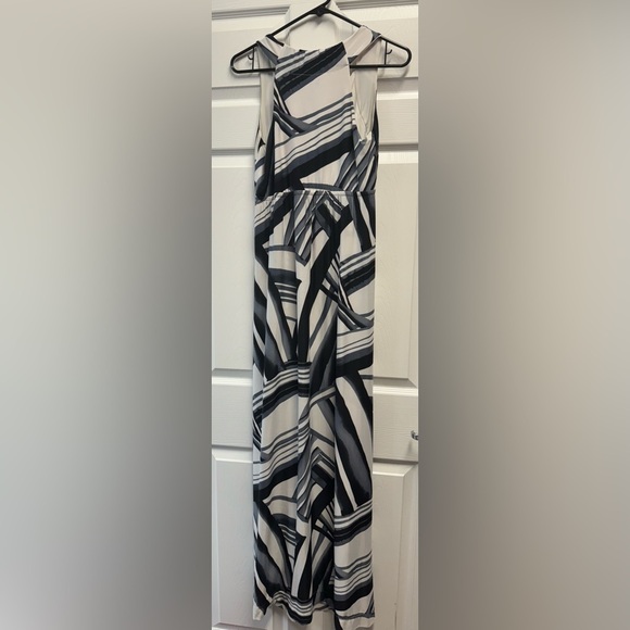 Soma V-Neck Sleeveless Maxi Dress - Picture 5 of 5